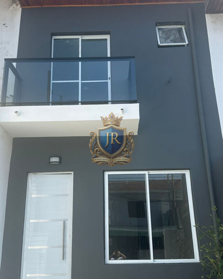 Sobrado Reformado com Suíte e Espaço para Área Gourmet